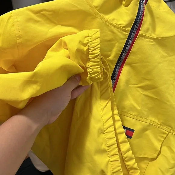 Hooded Tommy Hilfiger wind breaker - Picture 5 of 6